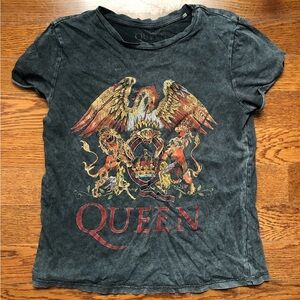QUEEN Official Merch T-Shirt